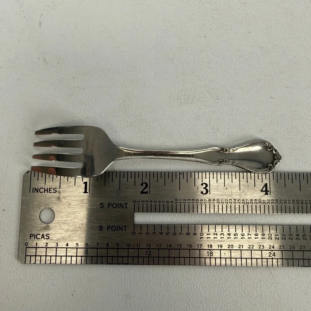 Oneida Oneidacraft Deluxe Chateau Stainless Flatware Baby Fork 4 1/4